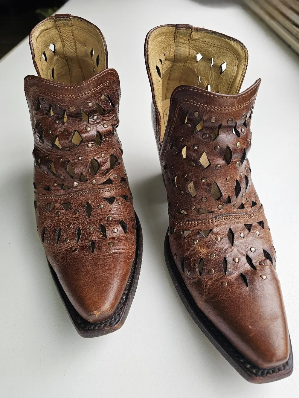 Ariat Dixon Women's Leather Studded Amber Cutout Ankle Booties - Size 7.5 - Picture 1 of 13